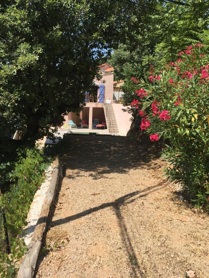Villa A L'Ombre Du Gros Chene Sainte-Anastasie-sur-Issole Exterior foto